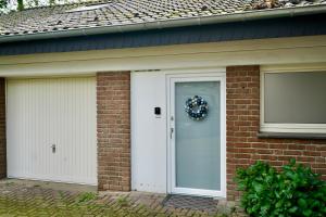 a front door of a house with a wreath on it at Charmantes Maisonette-Appartment in Cologne