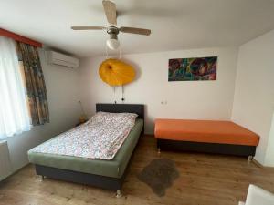 Voodi või voodid majutusasutuse Guesthouse Stremljan Ljubljana toas