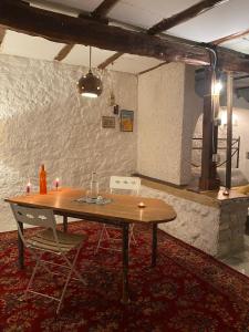 A seating area at Shotgun Hostel & Guesthouse