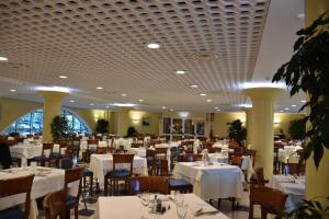 Ресторан / где поесть в Aparthotel Holiday
