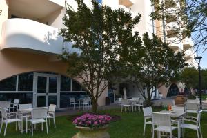 Сад в Aparthotel Holiday