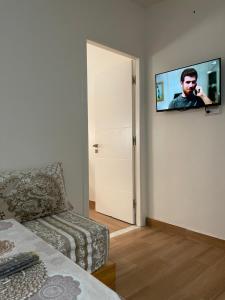 TV a/nebo společenská místnost v ubytování New Alhoceima Appartement APPELLE-MOI 07 et 74 et 41 et 16 et 91