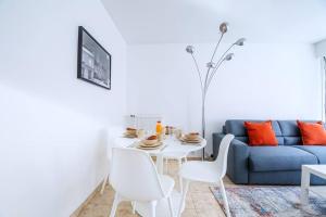 Posezení v ubytování Appartement spacieux proche de La Defense