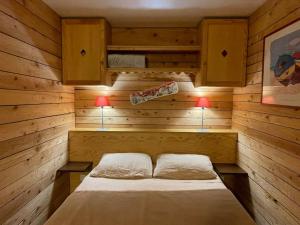 Postel nebo postele na pokoji v ubytování T2 classé 3 étoiles coeur de village et Piscine ext + 40 fotografií