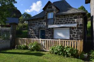 Zahrada ubytování Gîte 4 personnes dans le Cantal Animaux bienvenus