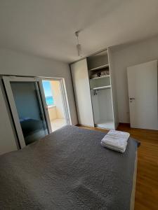 Postel nebo postele na pokoji v ubytování Sea View Apartments Zaboric