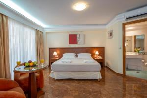 Postel nebo postele na pokoji v ubytování Porto Alegre Hotel