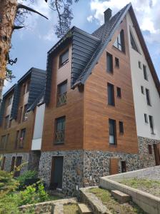 Gedung tempat apartemen berlokasi