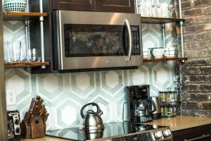 Køkken eller tekøkken på 80 LEX 202 Iconic Downtown Location