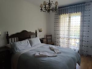 A bed or beds in a room at Inmocyma Mirador de Cerler -Puro Pirineo
