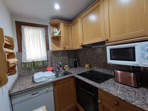 A kitchen or kitchenette at Inmocyma Mirador de Cerler -Puro Pirineo