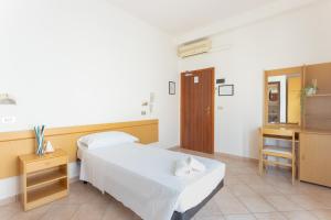 Postel nebo postele na pokoji v ubytování Hotel Katina