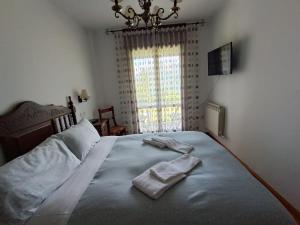 A bed or beds in a room at Inmocyma Mirador de Cerler -Puro Pirineo
