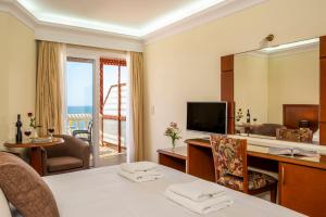 TV a/nebo společenská místnost v ubytování Porto Alegre Hotel