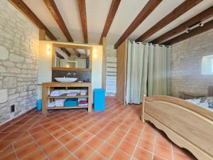 a bathroom with a sink and a bed in a room at Maison charentaise au Cœur des Vignobles in Mérignac