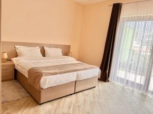 Postel nebo postele na pokoji v ubytování ApartHotel Belvedere Residence Becici Budva