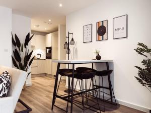 Φωτογραφία από το άλμπουμ του Luxe Pad London with Free Parking! στο Μπρέντφορντ
