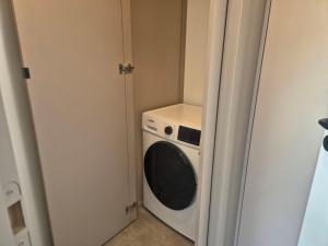 Galeriebild der Unterkunft Chalet dans domaine avec piscine in Marzan