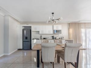 a kitchen and dining room with a table and chairs at Self Checkin - Luxury Tranquil Apartment in Guesthouse in Johannesburg