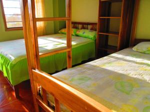 Двох'ярусне ліжко або двоярусні ліжка в номері Hotel Mediterraneo