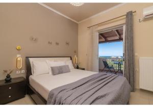 A bed or beds in a room at Casa D'Oro Exclusive Villa