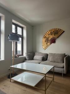 Χώρος καθιστικού στο Deluxe central 2 bedroom with view and underground garage