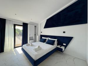 Postel nebo postele na pokoji v ubytování Villa AX Mirage + 37 fotografií
