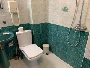 Koupelna v ubytování Rony Hotel