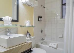 Kúpeľňa v ubytovaní Hotel Fusion, a C-Two Hotel