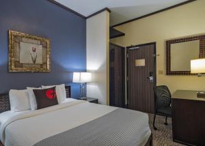 Posteľ alebo postele v izbe v ubytovaní Hotel Fusion, a C-Two Hotel