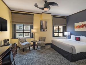 Posteľ alebo postele v izbe v ubytovaní Hotel Fusion, a C-Two Hotel