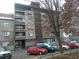 Budova, v ktorej sa apartmán nachádza