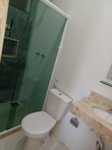 Un baño de Suítes e kitnets 24 fotos más