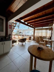Χώρος καθιστικού στο Surfer Hostel El Quilla Punta Hermosa