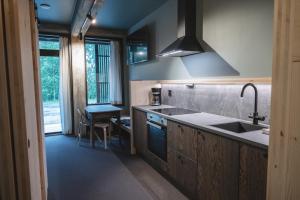 Kuchyň nebo kuchyňský kout v ubytování Trolltun Hotel & Hytter