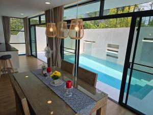 Bazén v ubytování The Joy Private Pool Villa nebo v jeho okolí