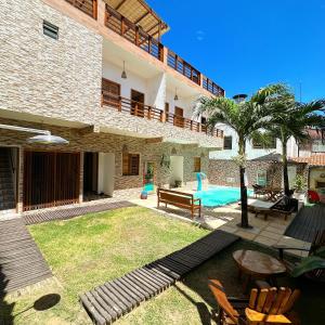 a backyard of a house with a swimming pool at Pousada Isabel Araújo in Jericoacoara