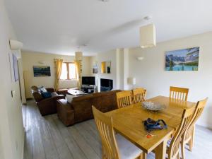 TV a/nebo společenská místnost v ubytování Gardenia Cottage Cornwall