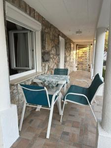 a table and chairs sitting on a patio at Apartment Anić in Šmrika