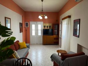 Posedenie v ubytovaní ANASSA HOME A Spacious Cretan House Next To The Sea, Family and Couple Friendly with Terrace in Makry Gialos & Ierapetra