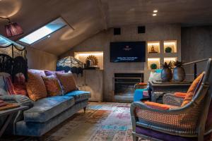 a living room with a couch and a fireplace at Cobergher Hotel in Kortrijk