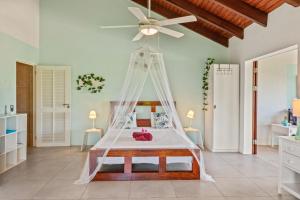 Postel nebo postele na pokoji v ubytování Villa San Sebastian Curaçao