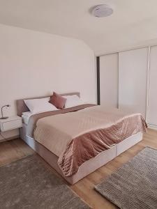 Ένα ή περισσότερα κρεβάτια σε δωμάτιο στο Apartment MAYA