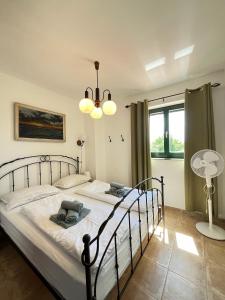 Postel nebo postele na pokoji v ubytování Villa Mikulica