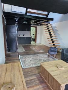 Apartments Ishmi in center of Ulcinj的休息区