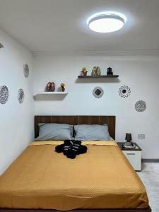 Postel nebo postele na pokoji v ubytování Daffodil Cosy Retreat