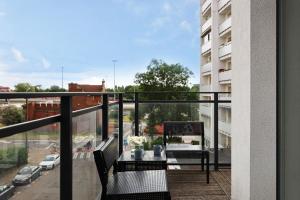 Balkon lub taras w obiekcie Blue Raven Downtown Apartments