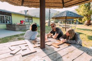 Gäste, die in der Unterkunft White’s Landing Catalina Camp übernachten