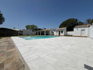 Gallery image of Chalet andaluz con piscina in Chiclana de la Frontera +39 photos