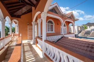 Πισίνα στο ή κοντά στο Timar Sunset 2 Bedroom Suite